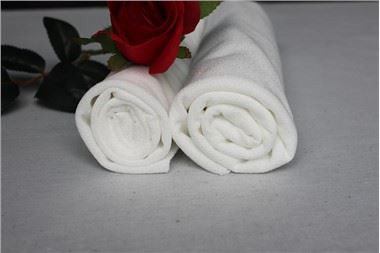 Comment se comporte la résistance à la chaleur du tissu en cuir PU ?